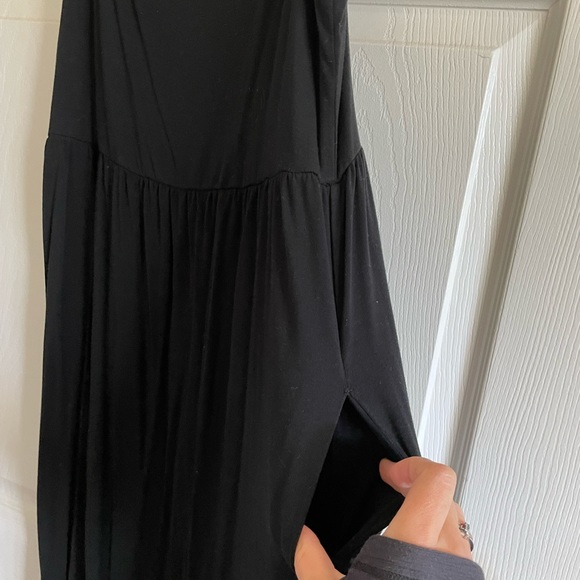 Old Navy basic black maxi dress with pockets - Picture 2 of 3